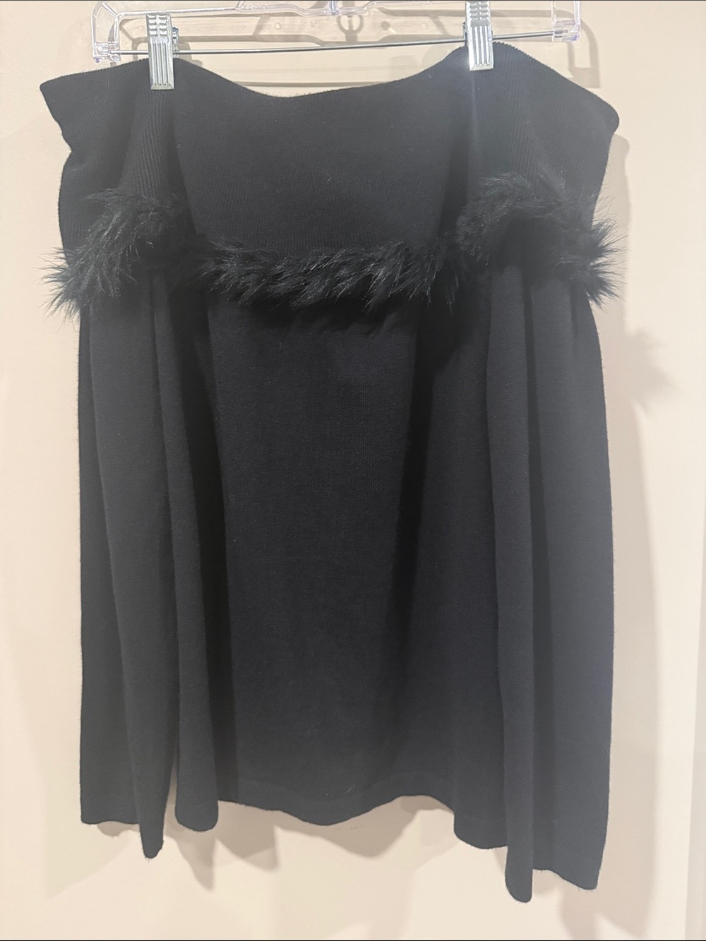 Lilly Pulitzer Black Off-Shoulder Faux Fur Trim Top